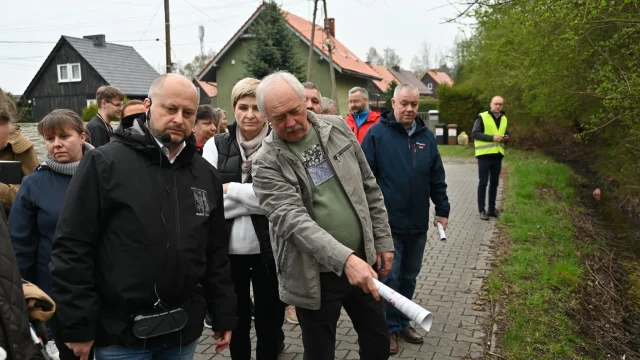 Bielszowice po spacerze z prezydentem. Mieszkańcy rozmawiali o ekranach i miejscu do rekreacji