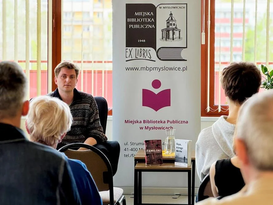 Spotkanie z Kamilem Iwanickim przyciągnęło młodzież i czytelników