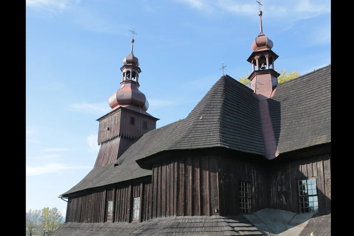 Muzealny Autobus z Chorzowa pojedzie śladami drewnianych kościołów. Skansen zaprasza na wycieczkę
