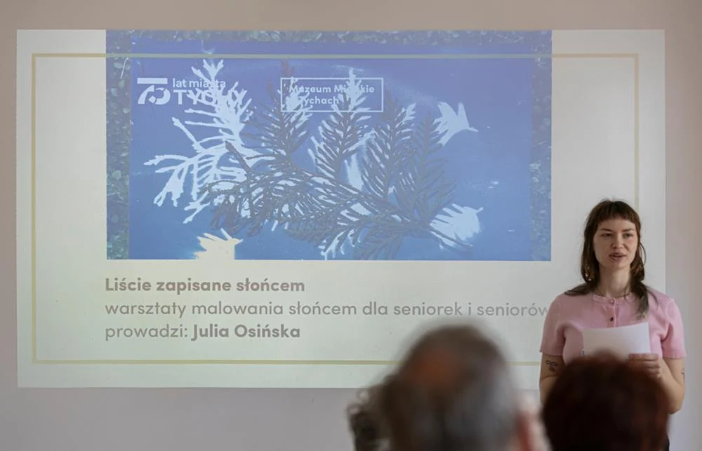 Liście zapisane słońcem. Wiosenne warsztaty dla seniorów w Muzeum Miejskim