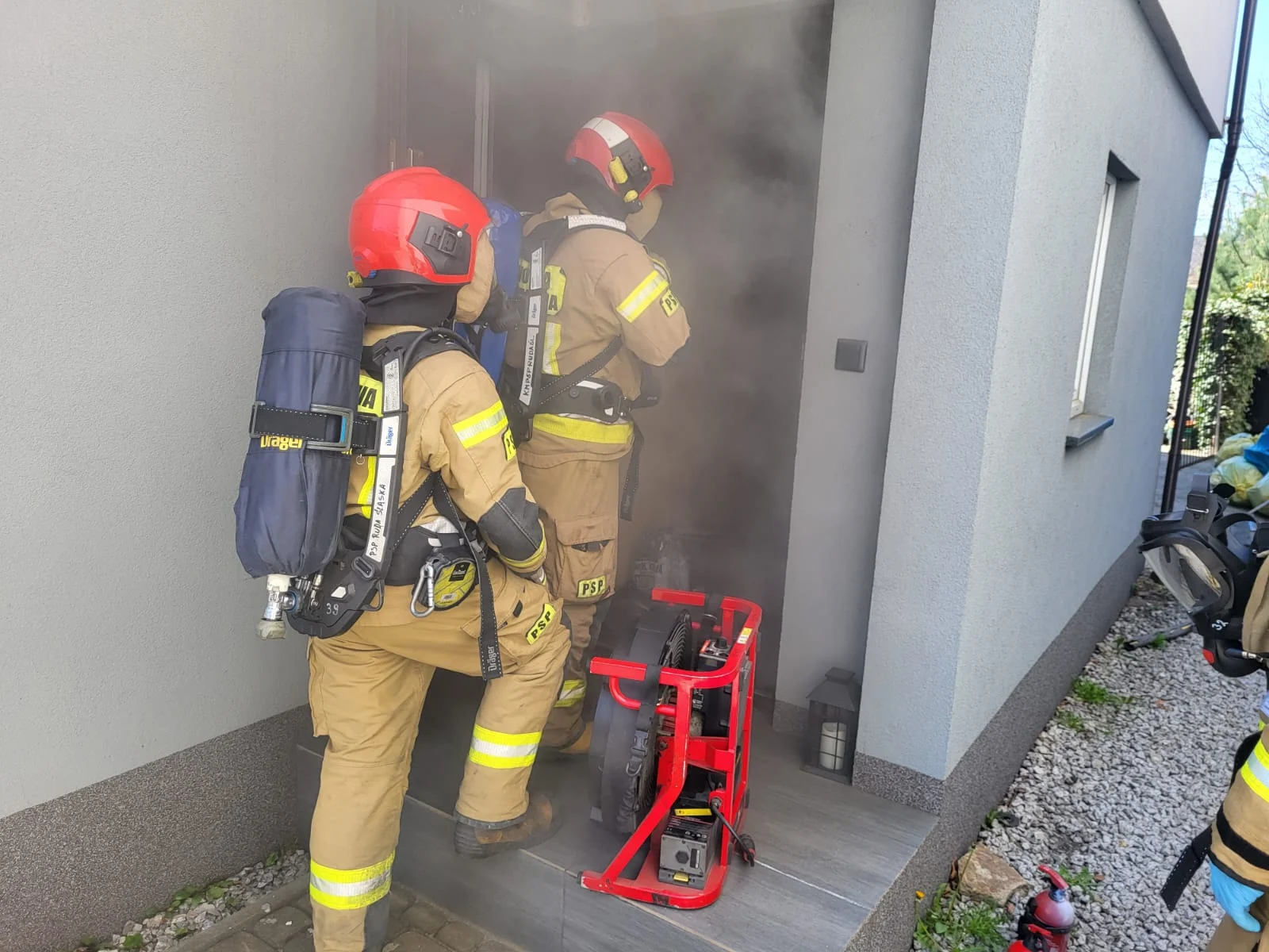 Pożar w domu jednorodzinnym w Rudzie Śląskiej. Zapaliła się instalacja obsługująca panele fotowoltaiczne