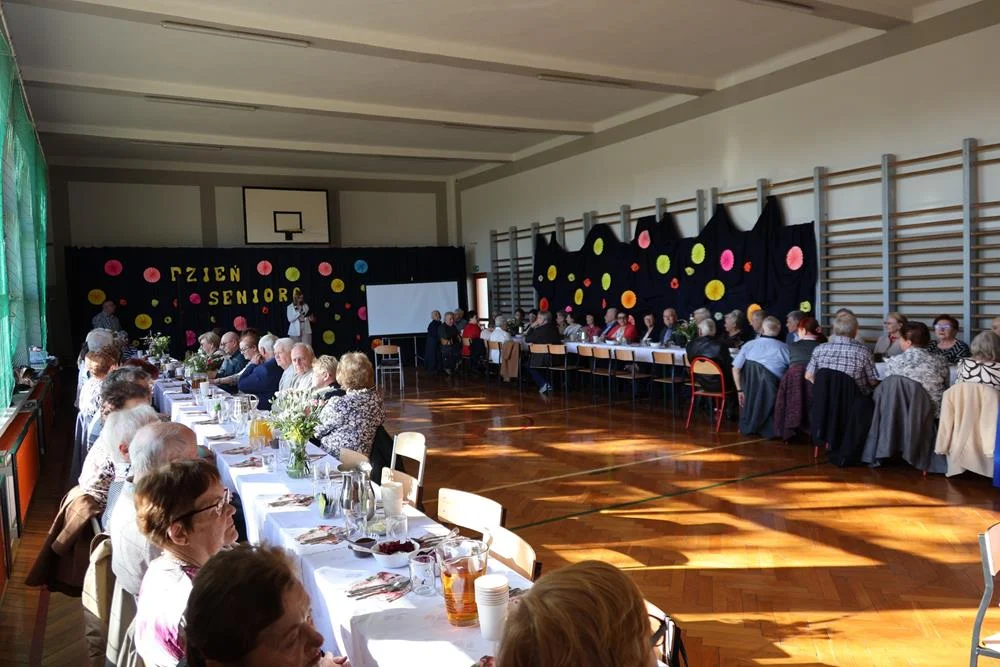 Dzień Seniora w Zawiści. Podziękowania, wspólny obiad i konkurs o sołectwie