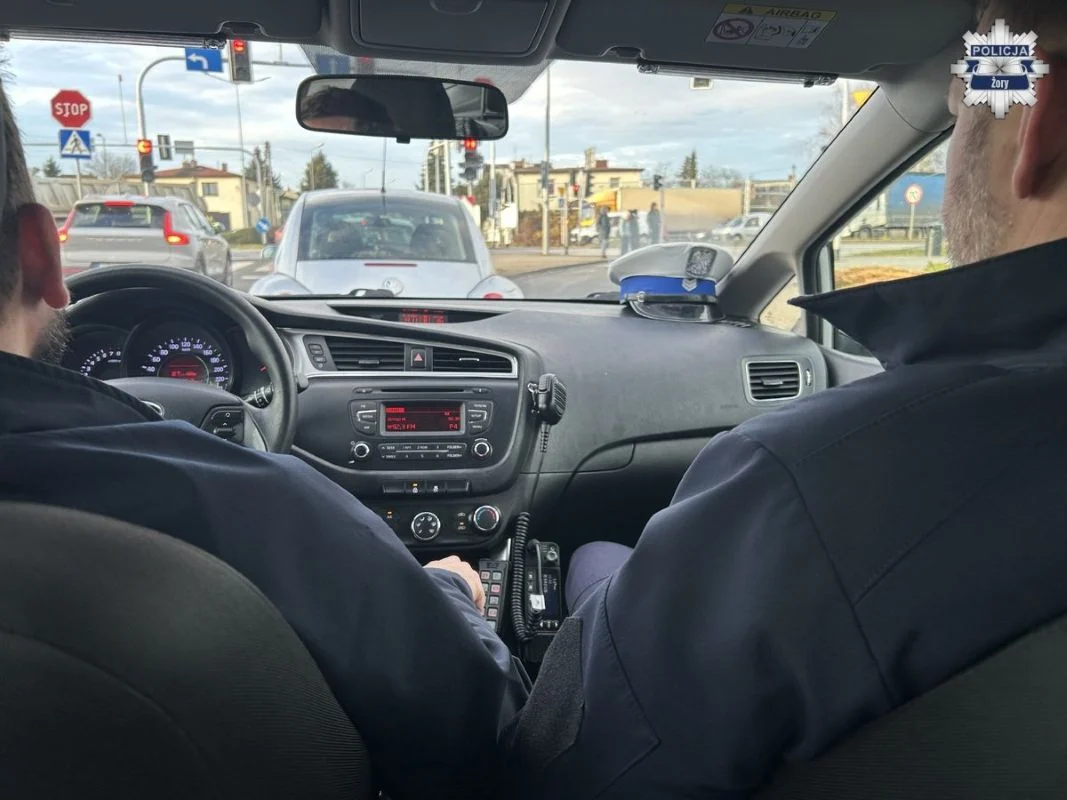 Awantura w mieszkaniu na oczach dzieci. Mężczyzna usłyszał zarzut rozboju