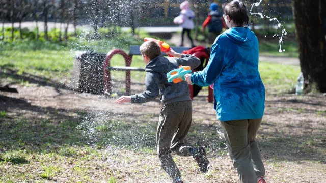 Śmigus-Dyngus w Chorzowie 2026. Tak mieszkańcy świętowali lany poniedziałek