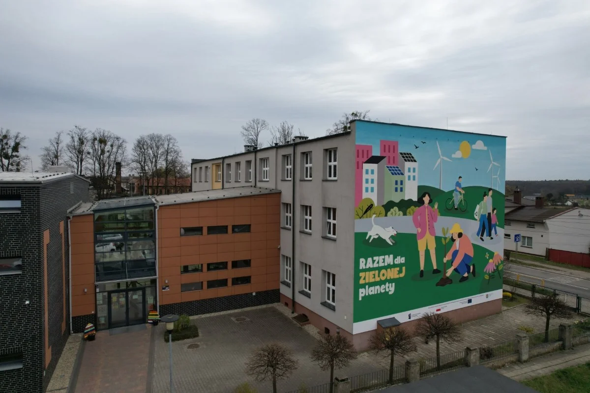 Kolejny mural ozdobił budynek bytomskiej szkoły