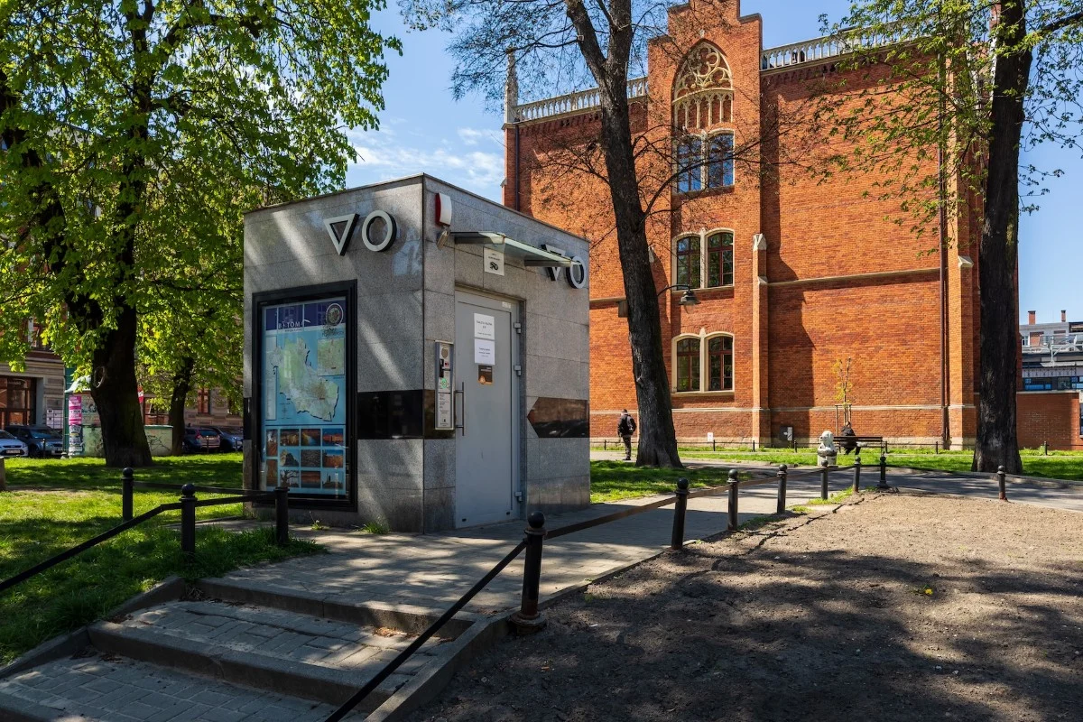 Monetą lub kartą za miejską toaletę. Nowe terminale płatnicze w trzech lokalizacjach
