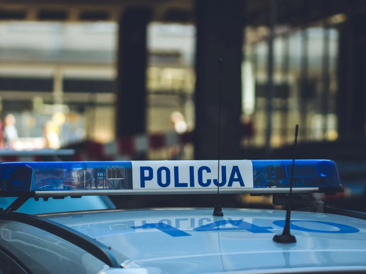 Interwencja policji w Żorach – wulgarne zachowanie na klatce schodowej zakończy się sprawą sądową!