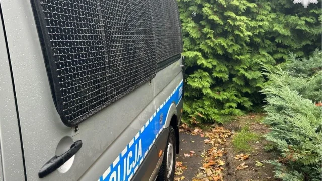 Żory: Uciekał przed policjantami i wyrzucał zawiniątka – zatrzymany z narkotykami