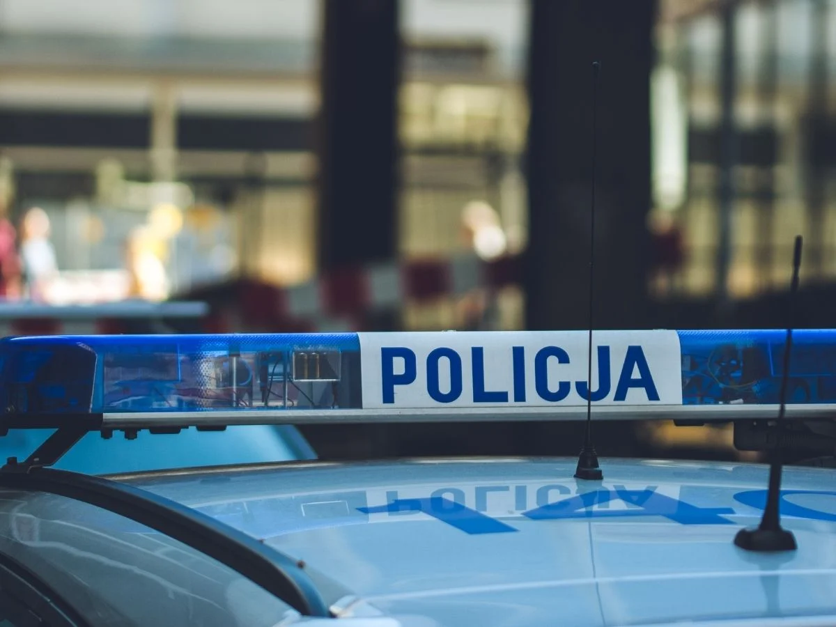 Policjant po służbie zauważył kradzież w markecie. Sprawcy zostali ujęci