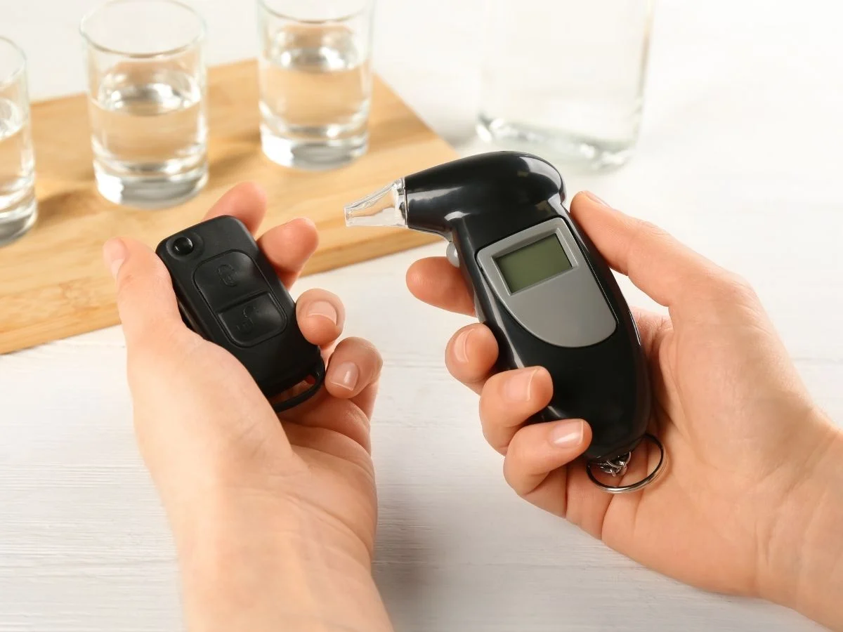 Przyjechał autem pod komisariat, żeby sprawdzić trzeźwość. Wszystko widział policjant