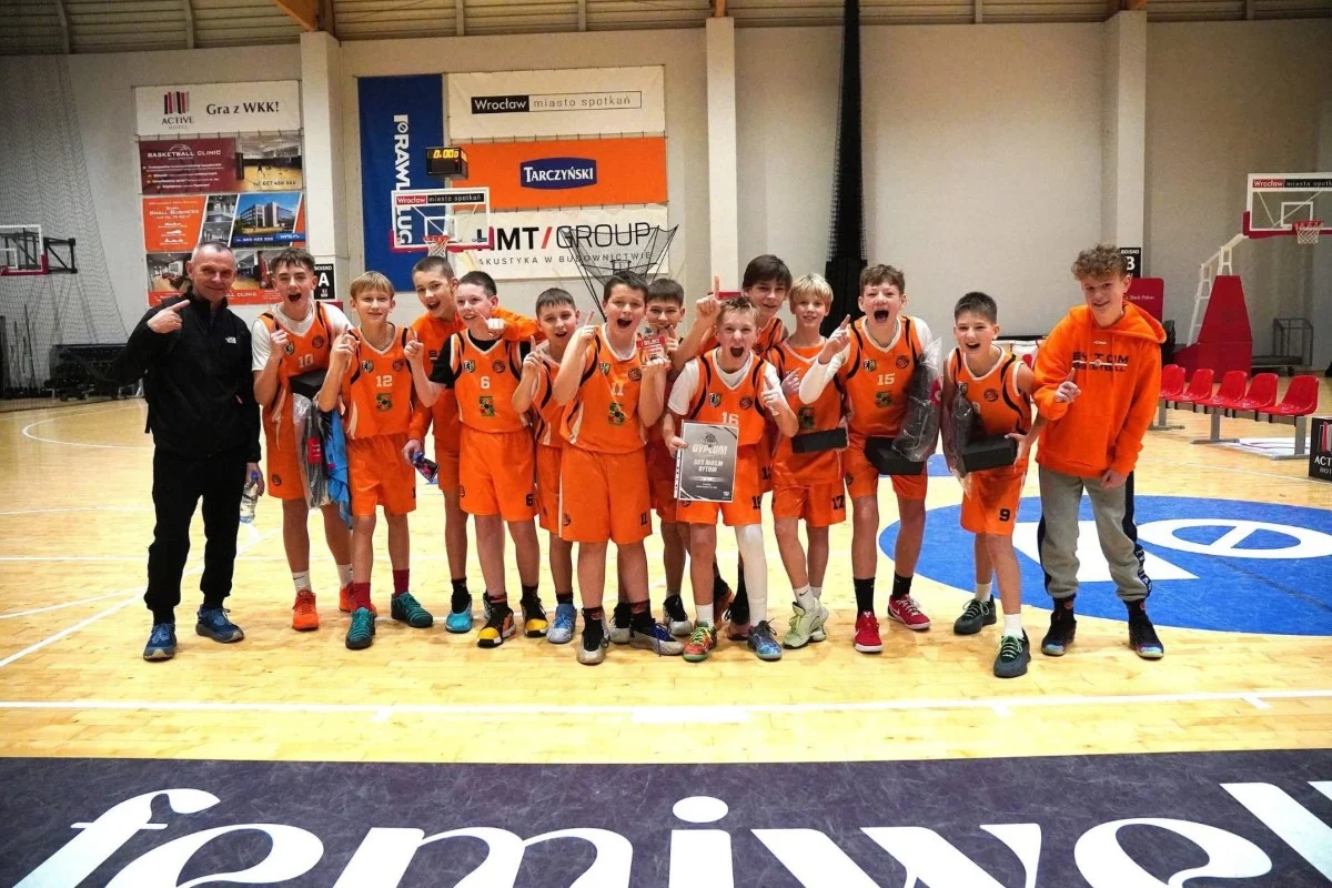 Wielki sezon UKS MOSM Bytom. Młodzi koszykarze i koszykarki zachwycają wynikami