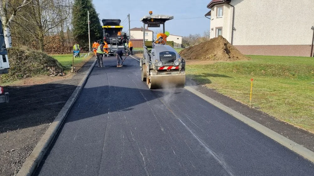 Remont ul. bocznej Strażackiej w dzielnicy Kokoszyce dobiega końca