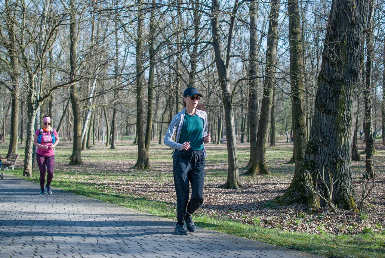 Świąteczny parkrun w Katowicach. Wspólne bieganie i pomoc dla schroniska (121)
