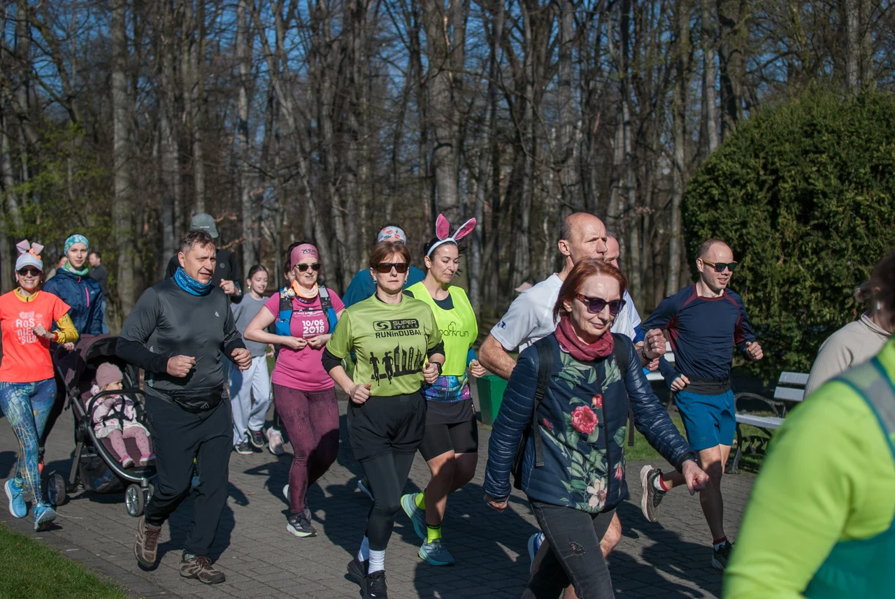 Świąteczny parkrun w Katowicach. Wspólne bieganie i pomoc dla schroniska (17)