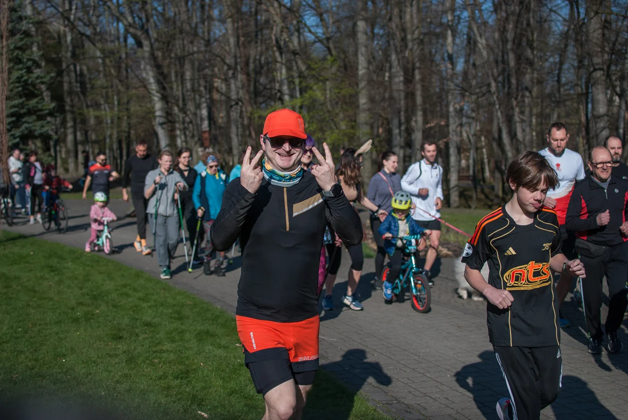 Świąteczny parkrun w Katowicach. Wspólne bieganie i pomoc dla schroniska (22)