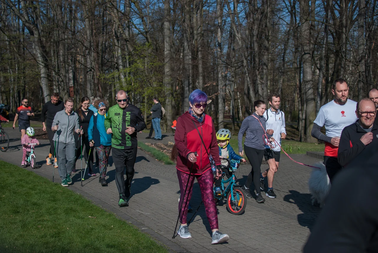 Świąteczny parkrun w Katowicach. Wspólne bieganie i pomoc dla schroniska (23)
