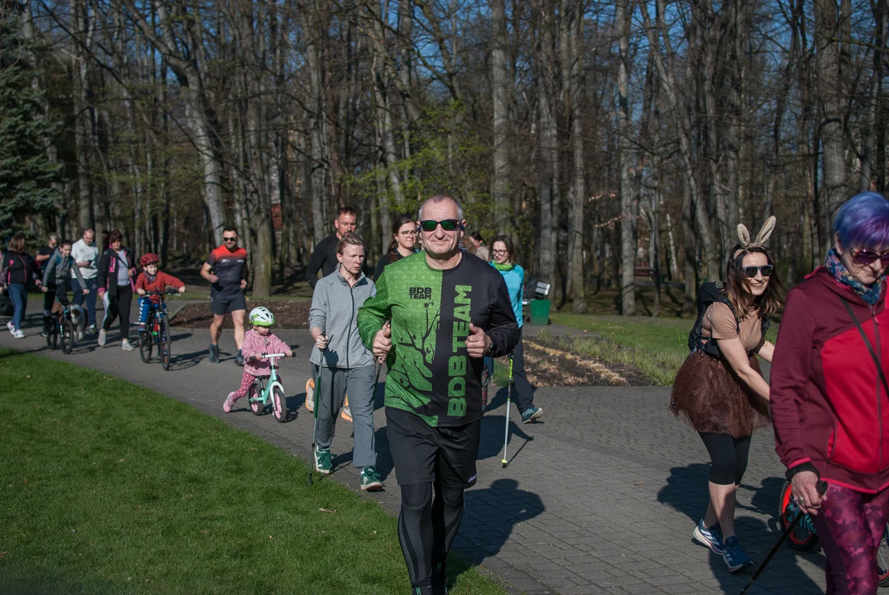 Świąteczny parkrun w Katowicach. Wspólne bieganie i pomoc dla schroniska (24)