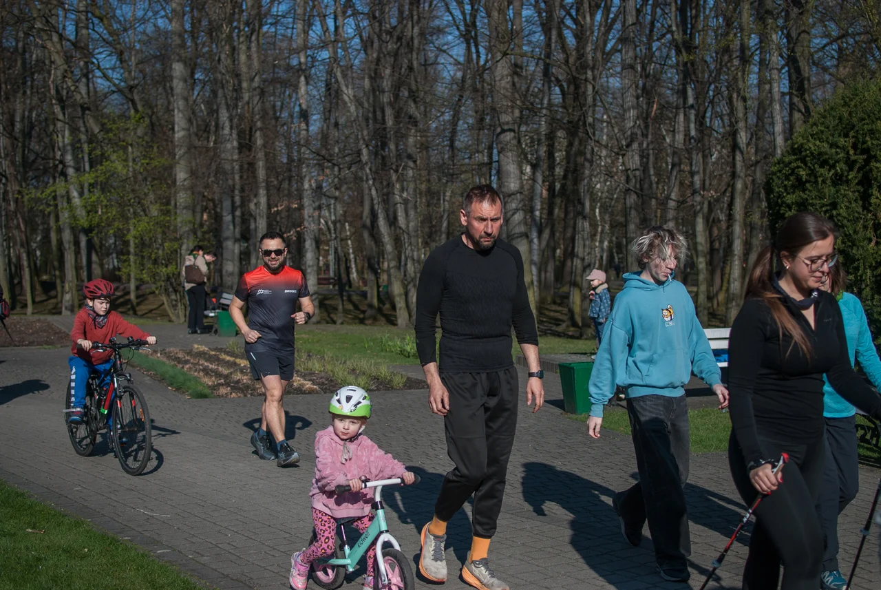 Świąteczny parkrun w Katowicach. Wspólne bieganie i pomoc dla schroniska (26)