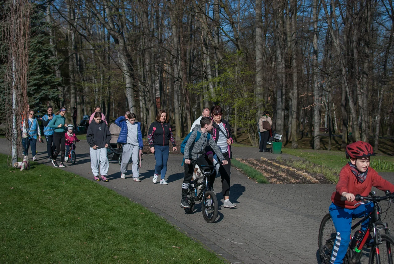 Świąteczny parkrun w Katowicach. Wspólne bieganie i pomoc dla schroniska (28)