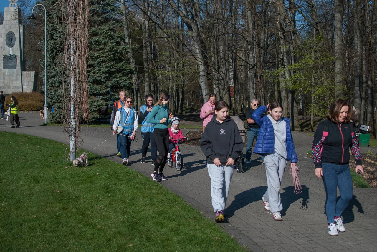Świąteczny parkrun w Katowicach. Wspólne bieganie i pomoc dla schroniska (29)