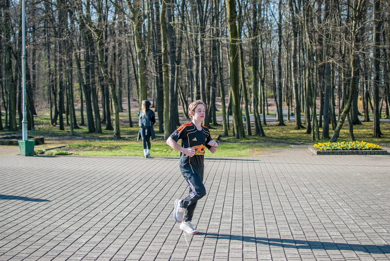 Świąteczny parkrun w Katowicach. Wspólne bieganie i pomoc dla schroniska (50)