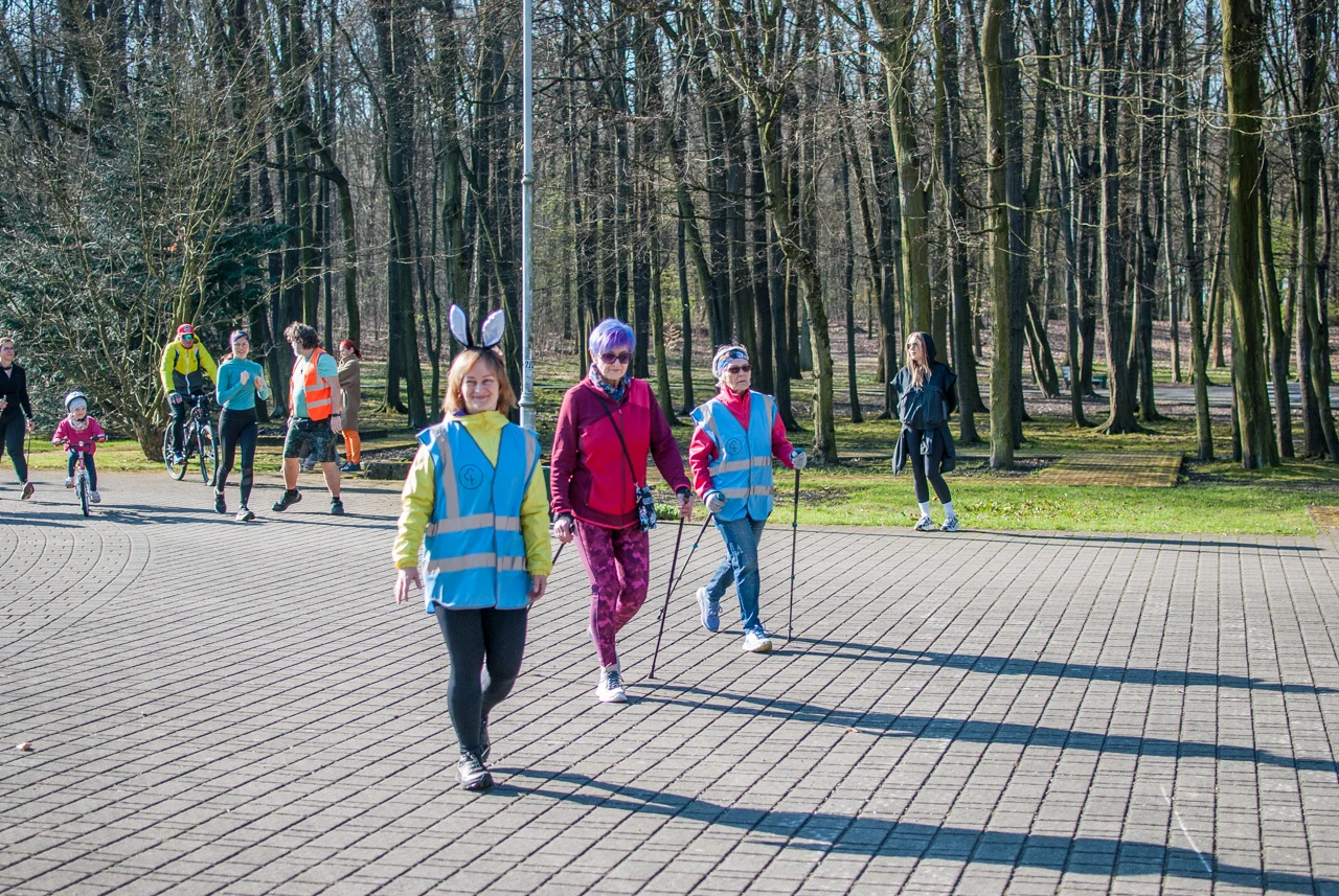 Świąteczny parkrun w Katowicach. Wspólne bieganie i pomoc dla schroniska (52)