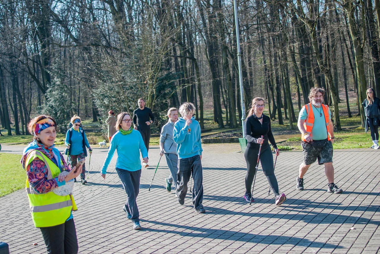 Świąteczny parkrun w Katowicach. Wspólne bieganie i pomoc dla schroniska (54)