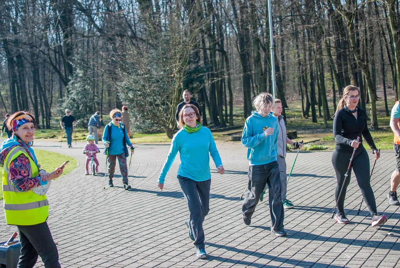 Świąteczny parkrun w Katowicach. Wspólne bieganie i pomoc dla schroniska (55)
