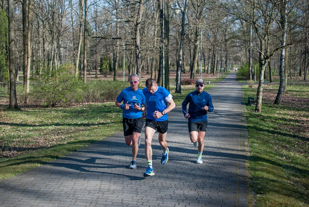 Świąteczny parkrun w Katowicach. Wspólne bieganie i pomoc dla schroniska (57)