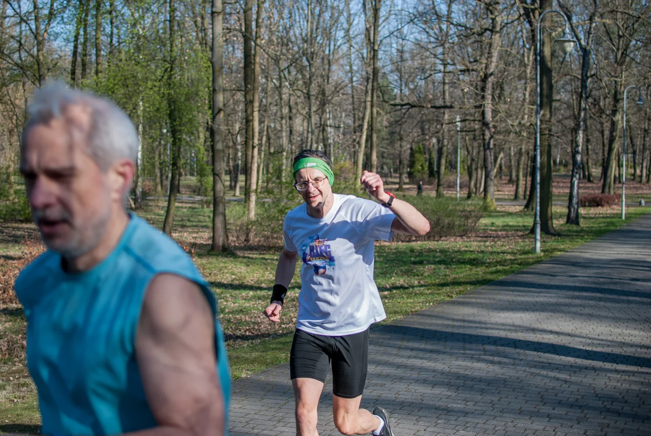 Świąteczny parkrun w Katowicach. Wspólne bieganie i pomoc dla schroniska (67)