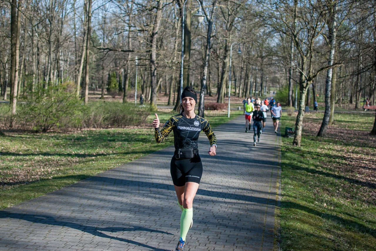 Świąteczny parkrun w Katowicach. Wspólne bieganie i pomoc dla schroniska (68)