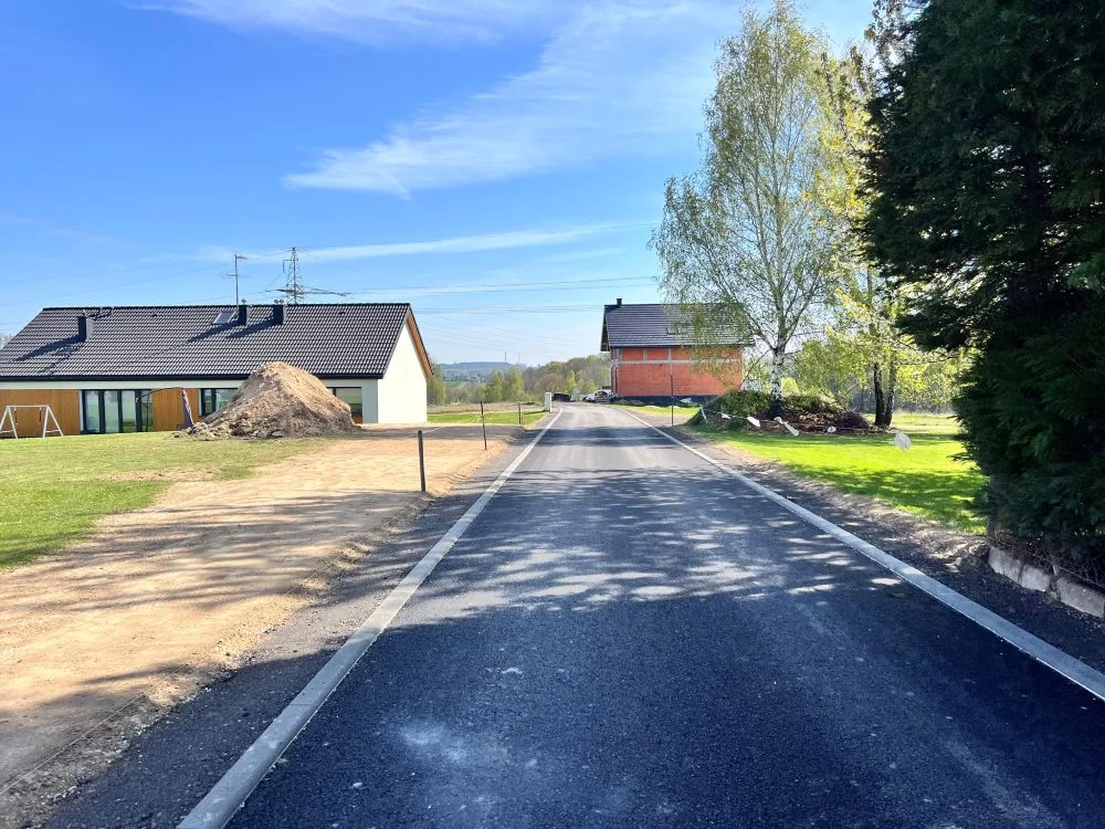 Ulica Boczna Strażacka po remoncie. Nowa nawierzchnia i lepsze odwodnienie