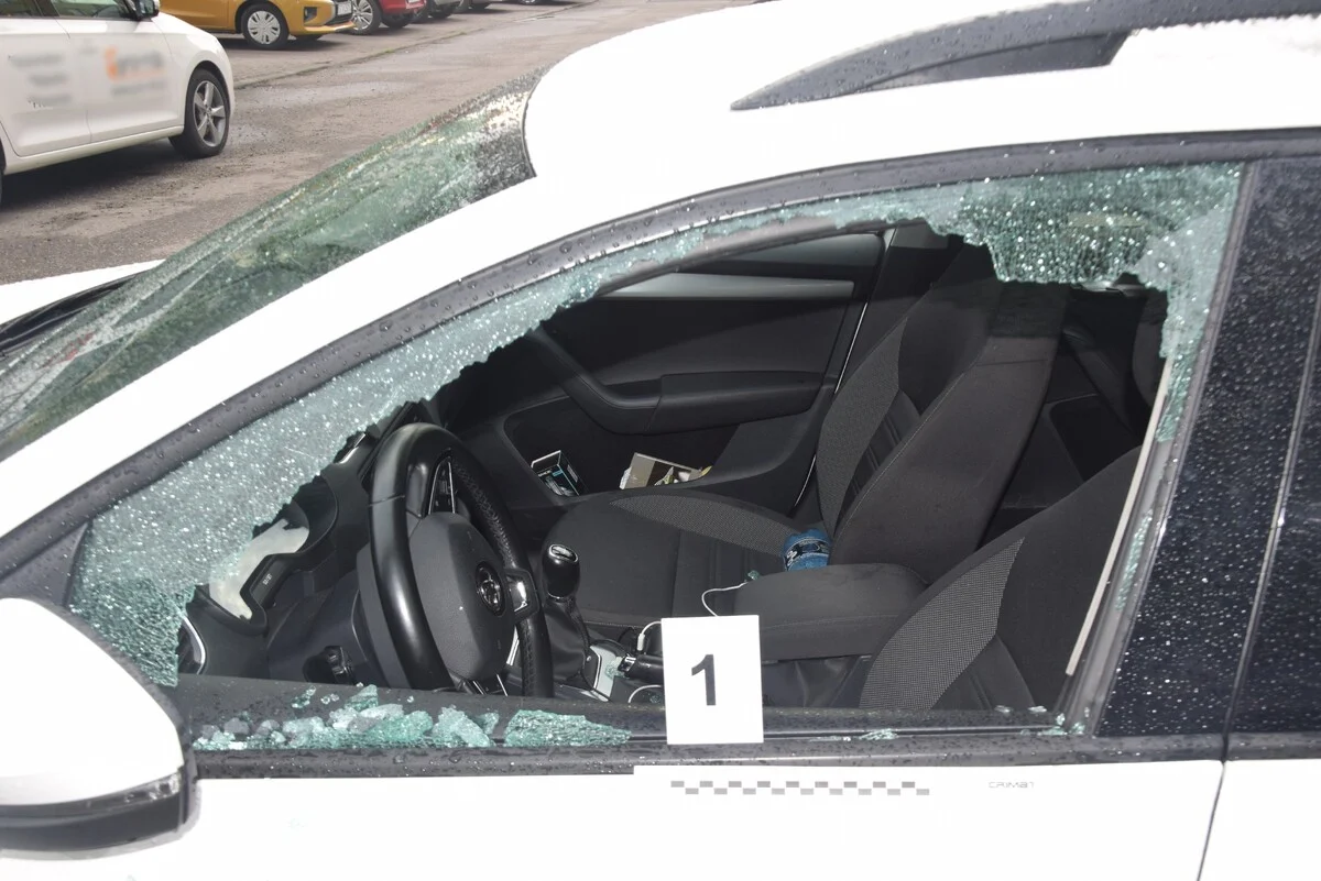 Włamywał się do aut w całej Polsce przez rok – 39-latek usłyszał 115 zarzutów i grozi mu 15 lat