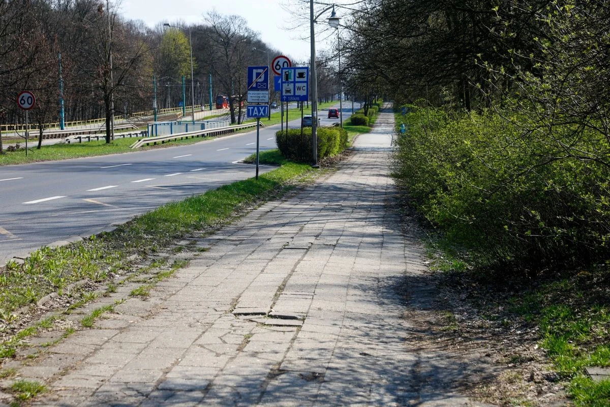 W Katowicach ruszają kolejne przebudowy chodników – prace przy ul. Gawronów i Chorzowskiej