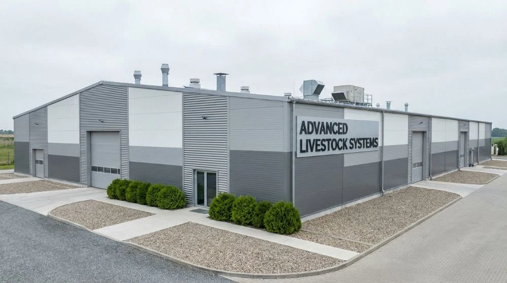 Chlewnia stalowa z płyty warstwowej - budowa, koszty i wymagania weterynaryjne