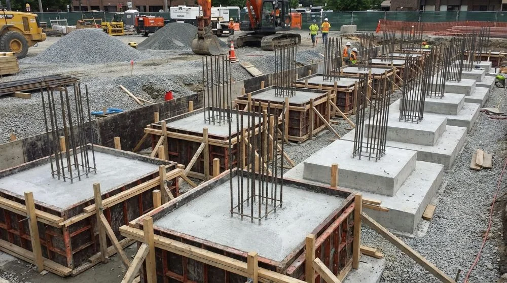 Fundamenty pod halę stalową - jakie wybrać i ile kosztują?