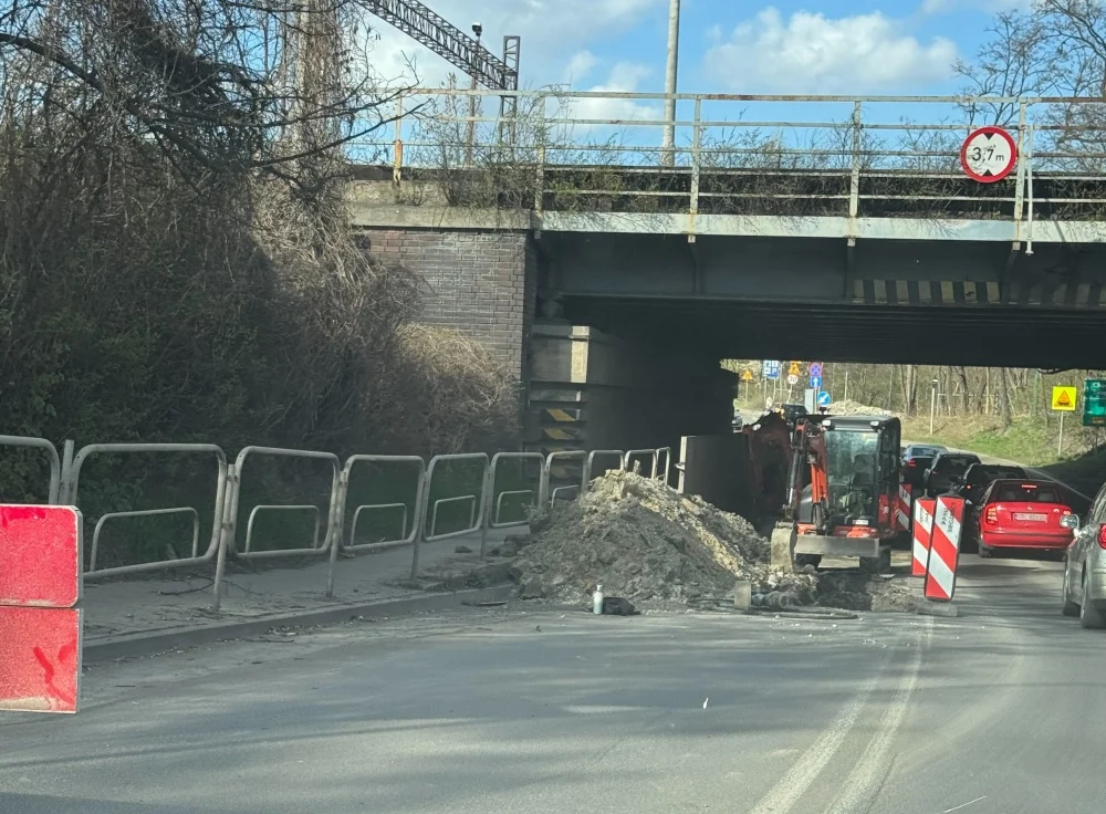 Chebzie stoi w korkach. Kierowcy tracą nawet godzinę na ul. Dworcowej