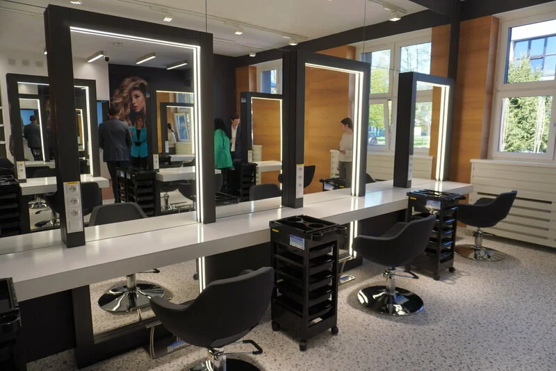 Uczniowie CKZiU w Żorach będą uczyć się fryzjerstwa w profesjonalnych warunkach