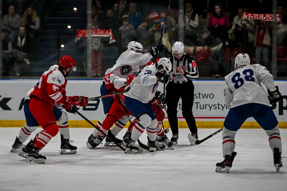 Hokejowa reprezentacja Polski w Bytomiu pokonała silną Francję. Trener powołał bytomian na MŚ