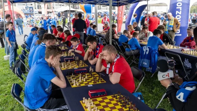 Ruch Chorzów i Wisła Kraków zagrali w szachy na Stadionie Śląskim