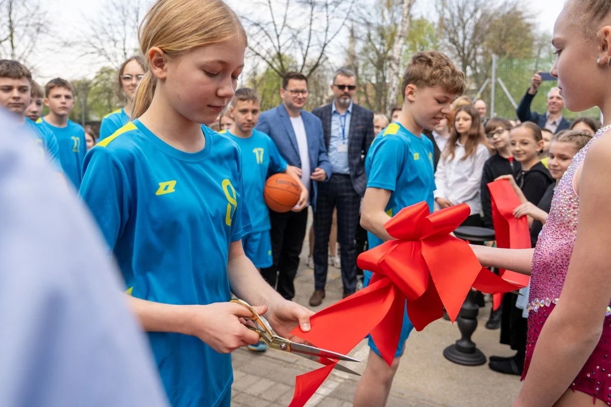 Boisko i skocznia w dal przy SP nr 10 w Chorzowie oficjalnie otwarte po modernizacji