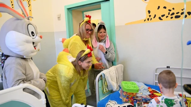 Dary trafiły do małych pacjentów w Chorzowie. Wzruszający finał akcji „Dzieci Dzieciom”