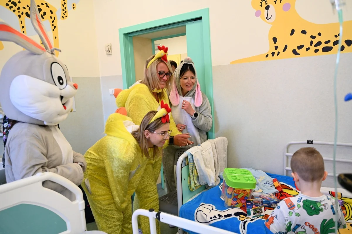 Dary trafiły do małych pacjentów w Chorzowie. Wzruszający finał akcji „Dzieci Dzieciom”