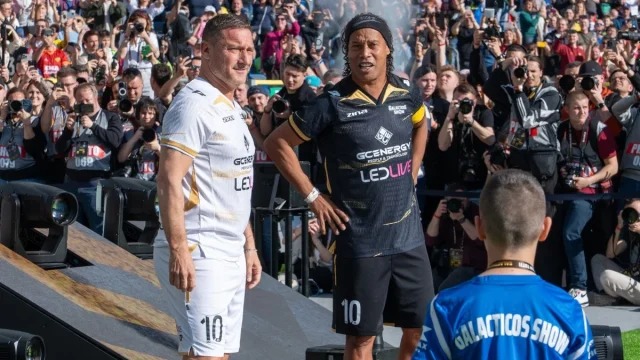 Galacticos Show 2026 w Kotle Czarownic. Legendy futbolu zagrały w Chorzowie