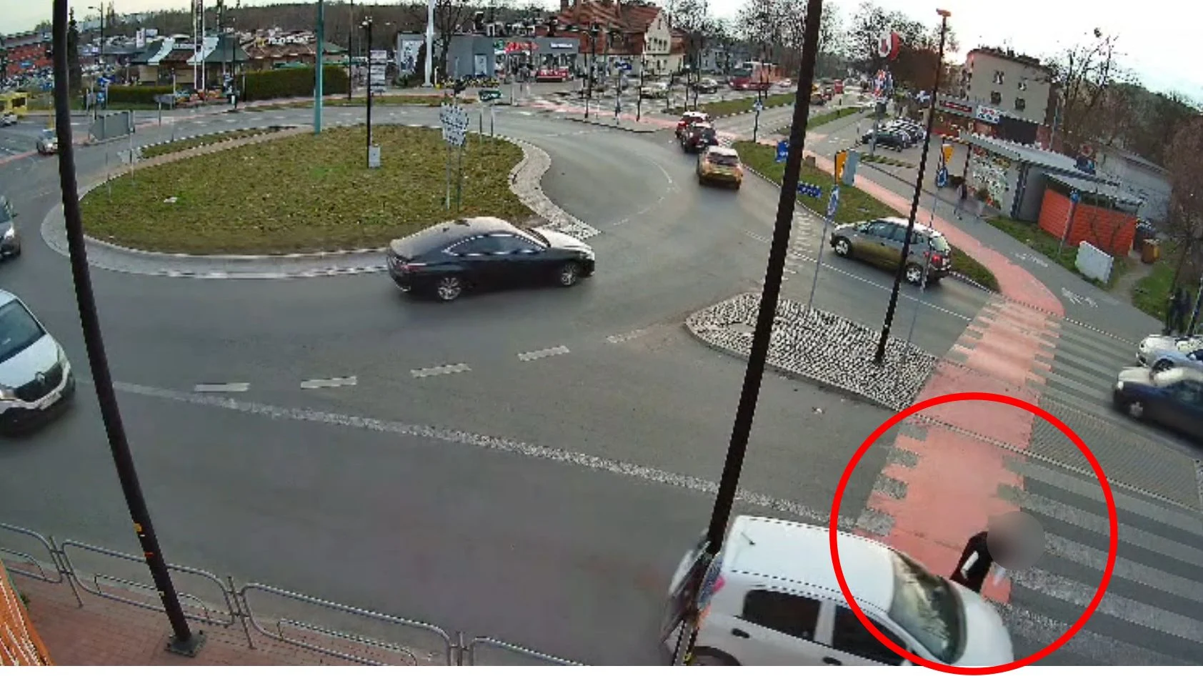 Sekundy od tragedii. 15-latka na rolkach potrącona na przejeździe dla rowerów w Rudzie Śląskiej