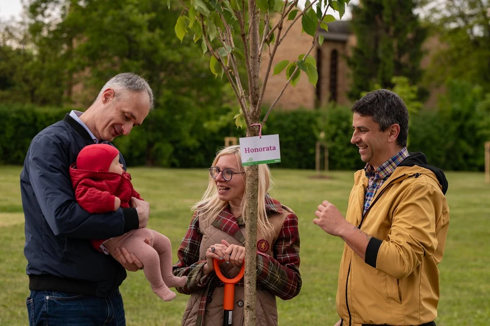 75 drzew na 75-lecie Tychów - rodzinne sadzenie drzew wraca do Tychów