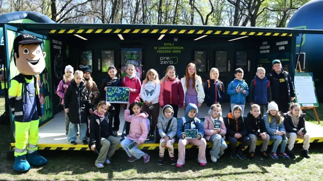 Dzień Ziemi w Rudzie Śląskiej. Uczniowie ruszyli tropem zaginionego kontenera