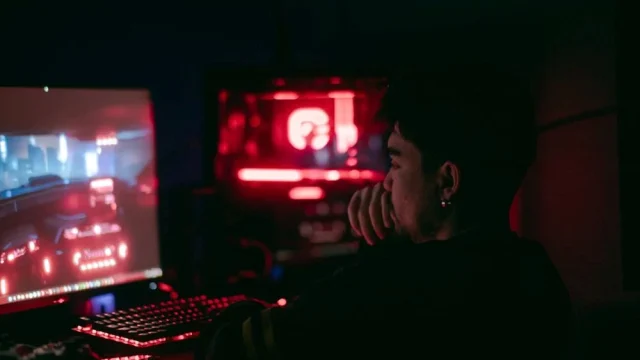 RAM 32 GB dla gracza - więcej mocy czy zbędny wydatek?