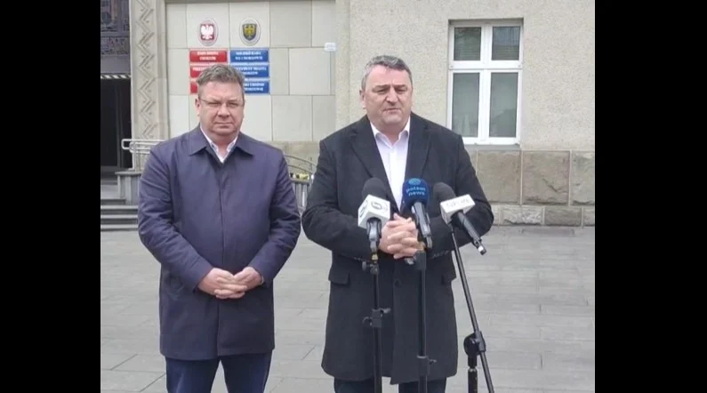 Konferencja PiS w Chorzowie. Afera wokół referendum z radną-lekarką w roli głównej