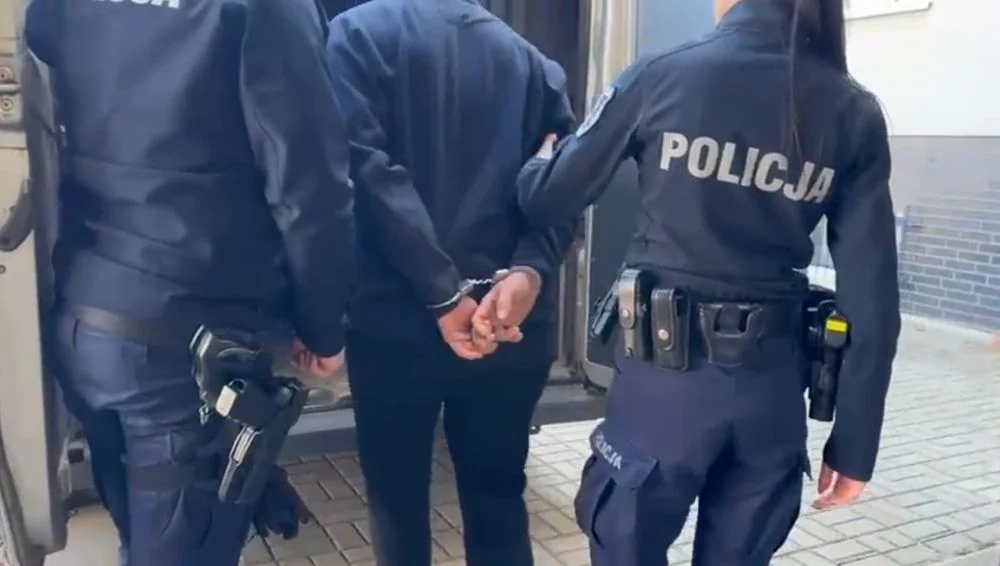 34-latek trafi do więzienia. Wsiadł za kierownicę mimo zakazu. Wyrok zapadł w kilka godzin